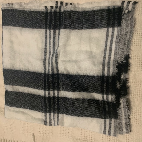Zara Plaid Blanket Scarf - Picture 4 of 5